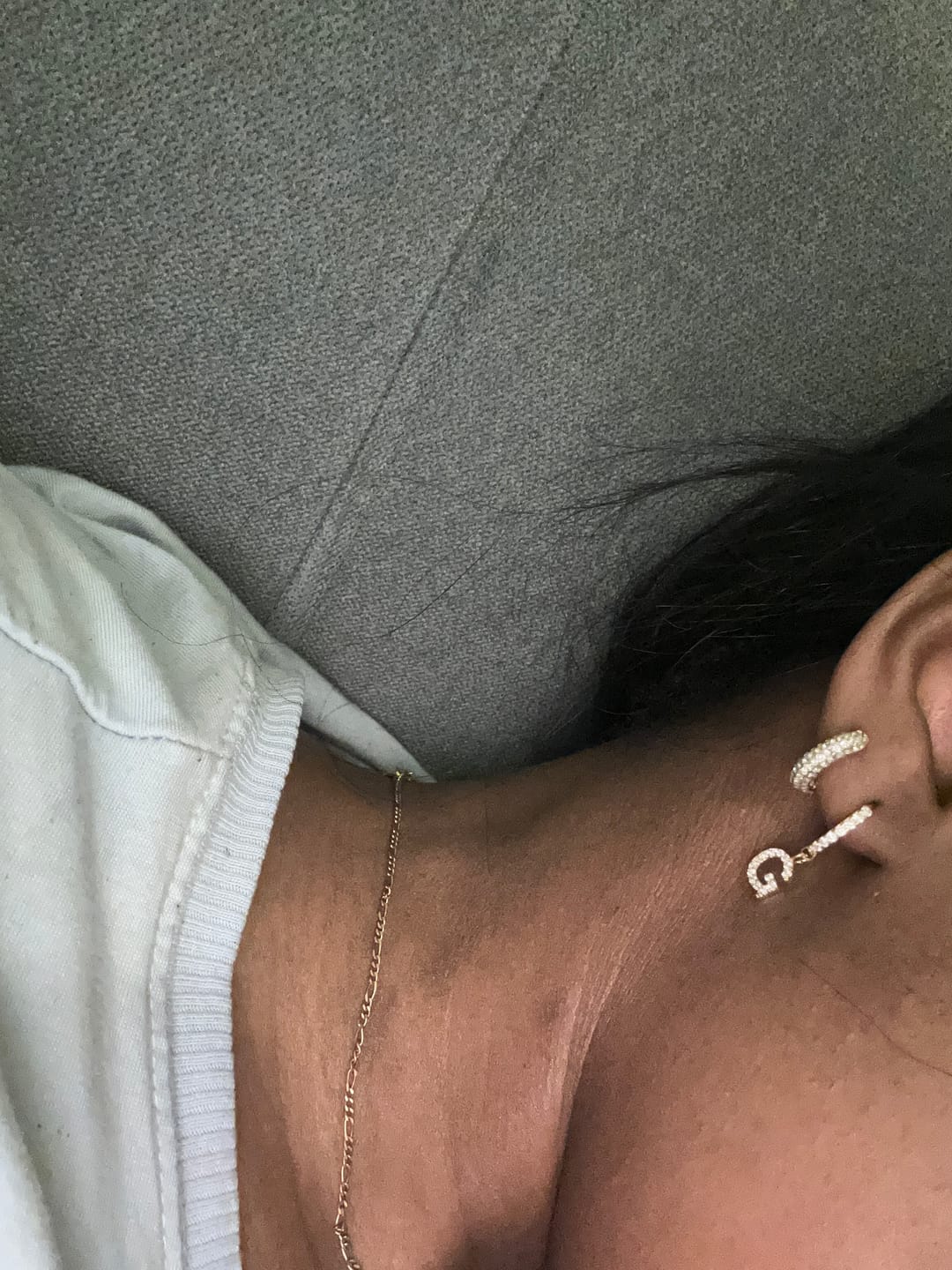 Customer photo review of Letter Ohrringe | 18K vergoldet