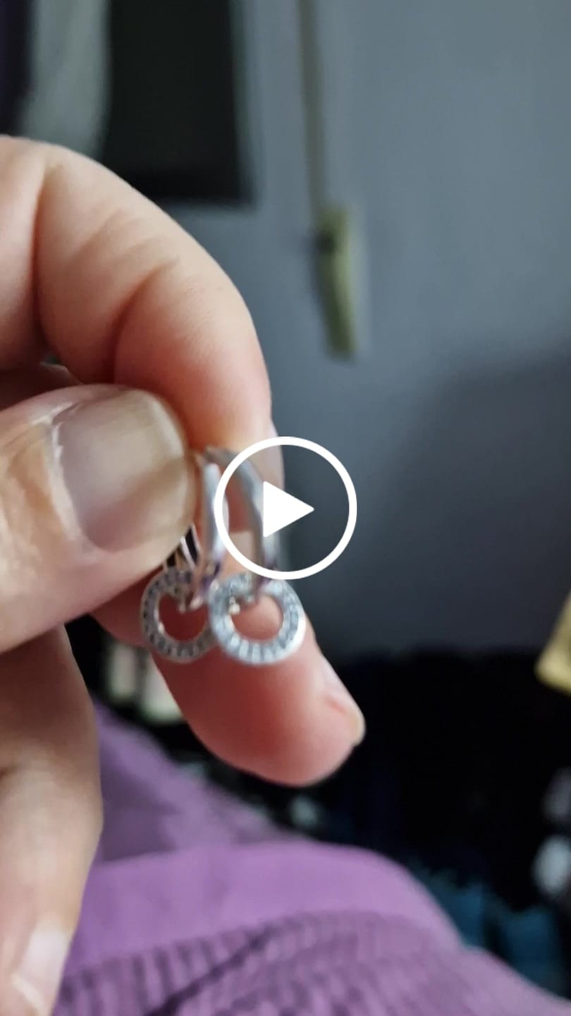 Customer video review of Pendientes Aros Enlazados