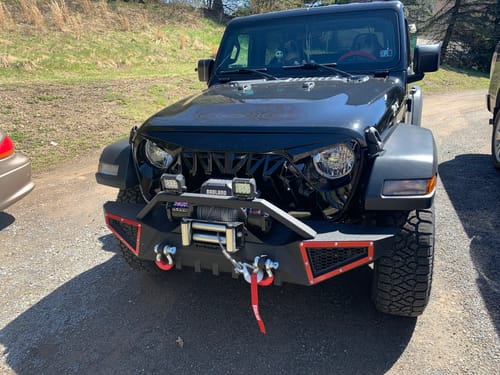 Customer photo review of Shark Grille - Glossy Black for 18-23 Jeep Wrangler JL & Gladiator JT w/o TrailCam