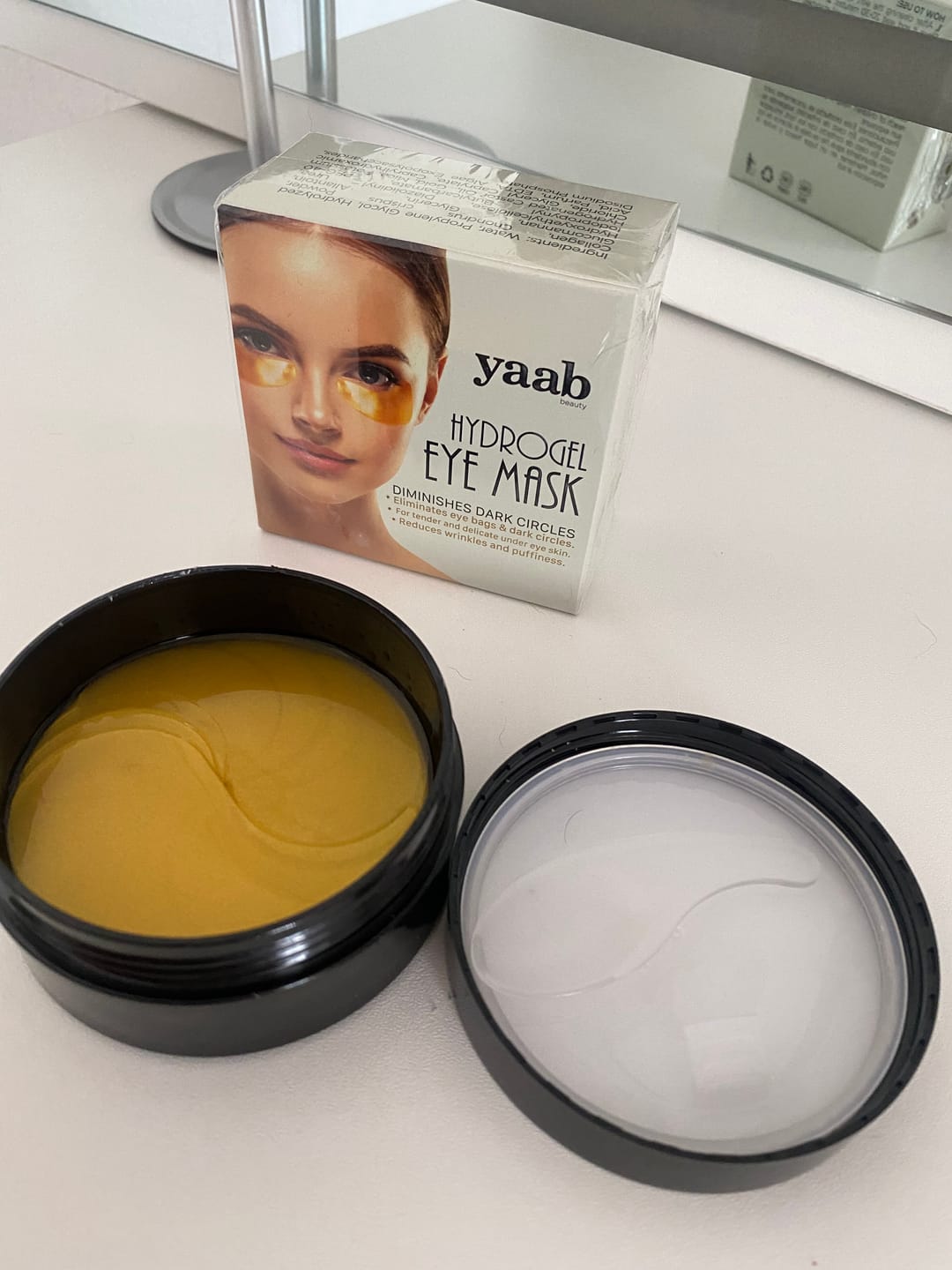 Customer photo review of Set de 60 parches antiojeras de colágeno Republic Cosmetics