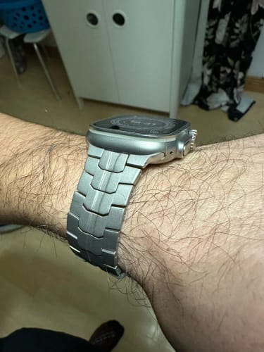 Customer photo review of Premium Titan Armband Superhero Style | DLC Titan Grad 2 | für alle Apple Watch Modelle | Apple Watch Ultra | Apple Watch Ultra 2