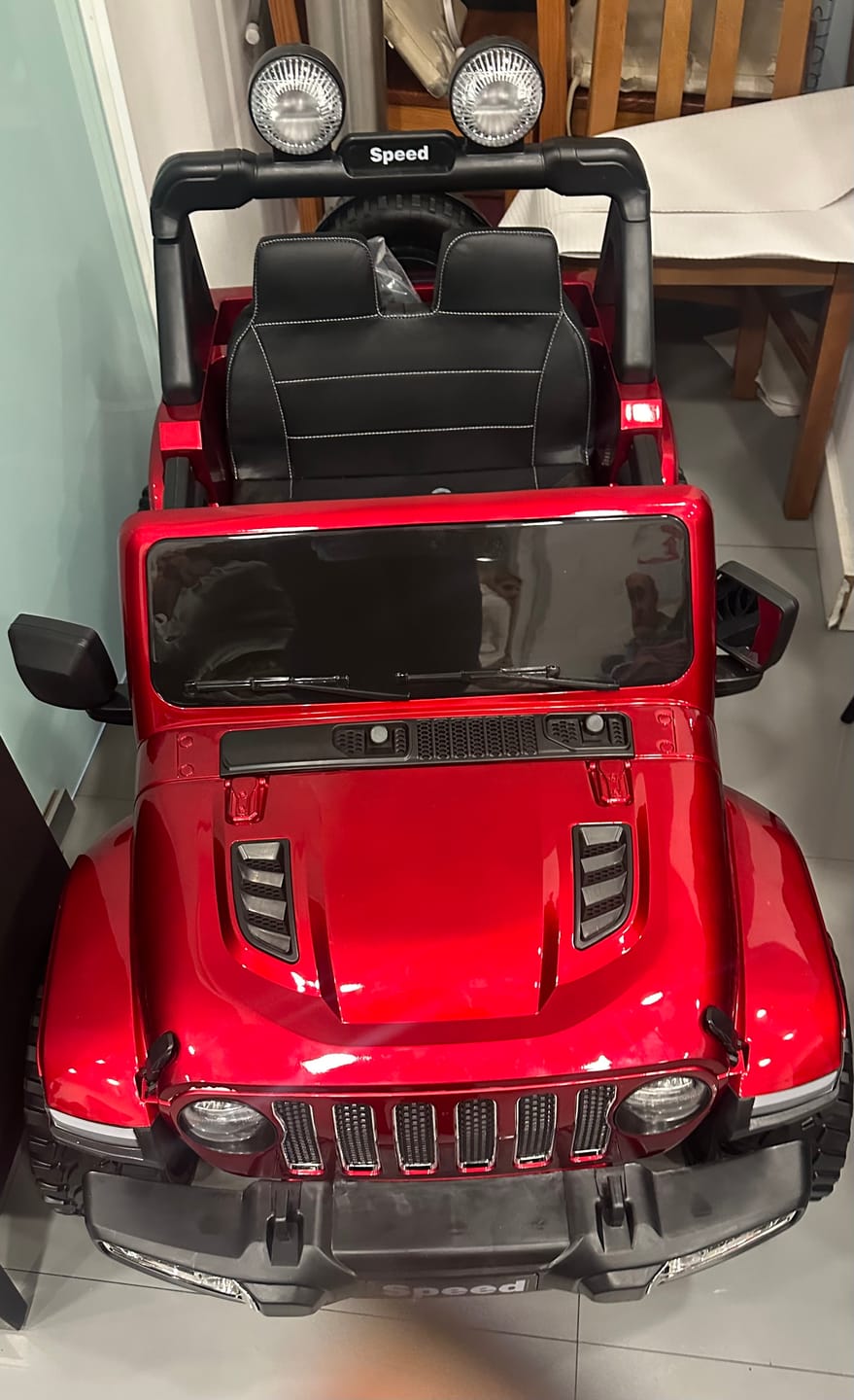 Customer photo review of Carro Elétrico para Criança SPEED WRANGLER 4x4 Vermelho Metalizado 12v c/ RODAS DE BORRACHA & ASSENTO EM PELE