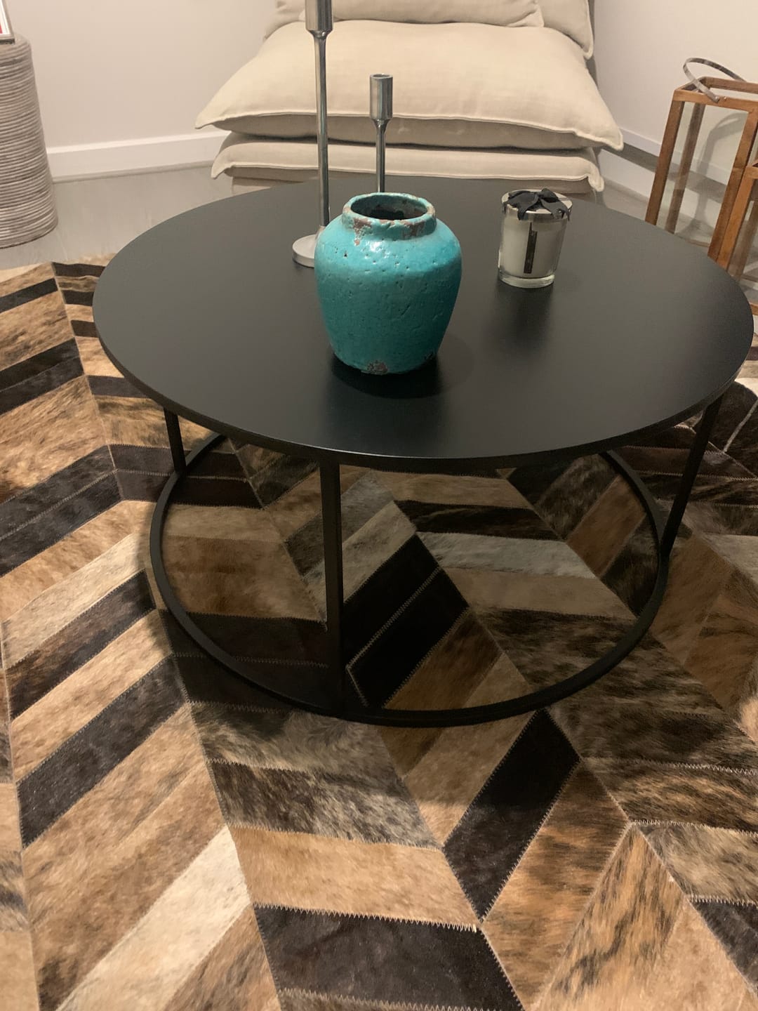 Customer photo review of Mesa de centro circular metal BLACK