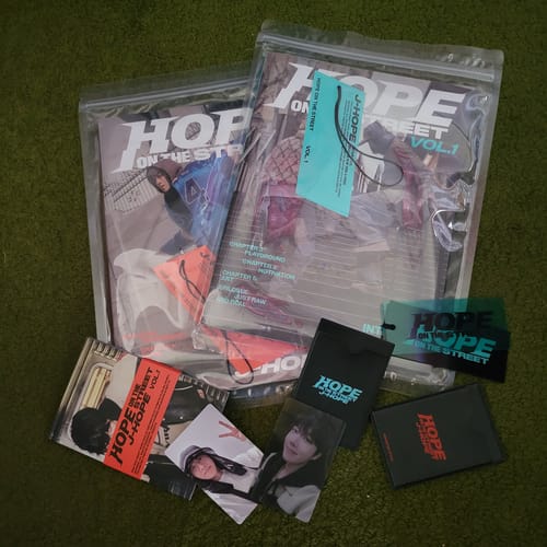 Customer photo review of J-HOPE - HOPE ON THE STREET VOL.1 SPECIAL ALBUM WEVERSE SHOP GIFT VER.