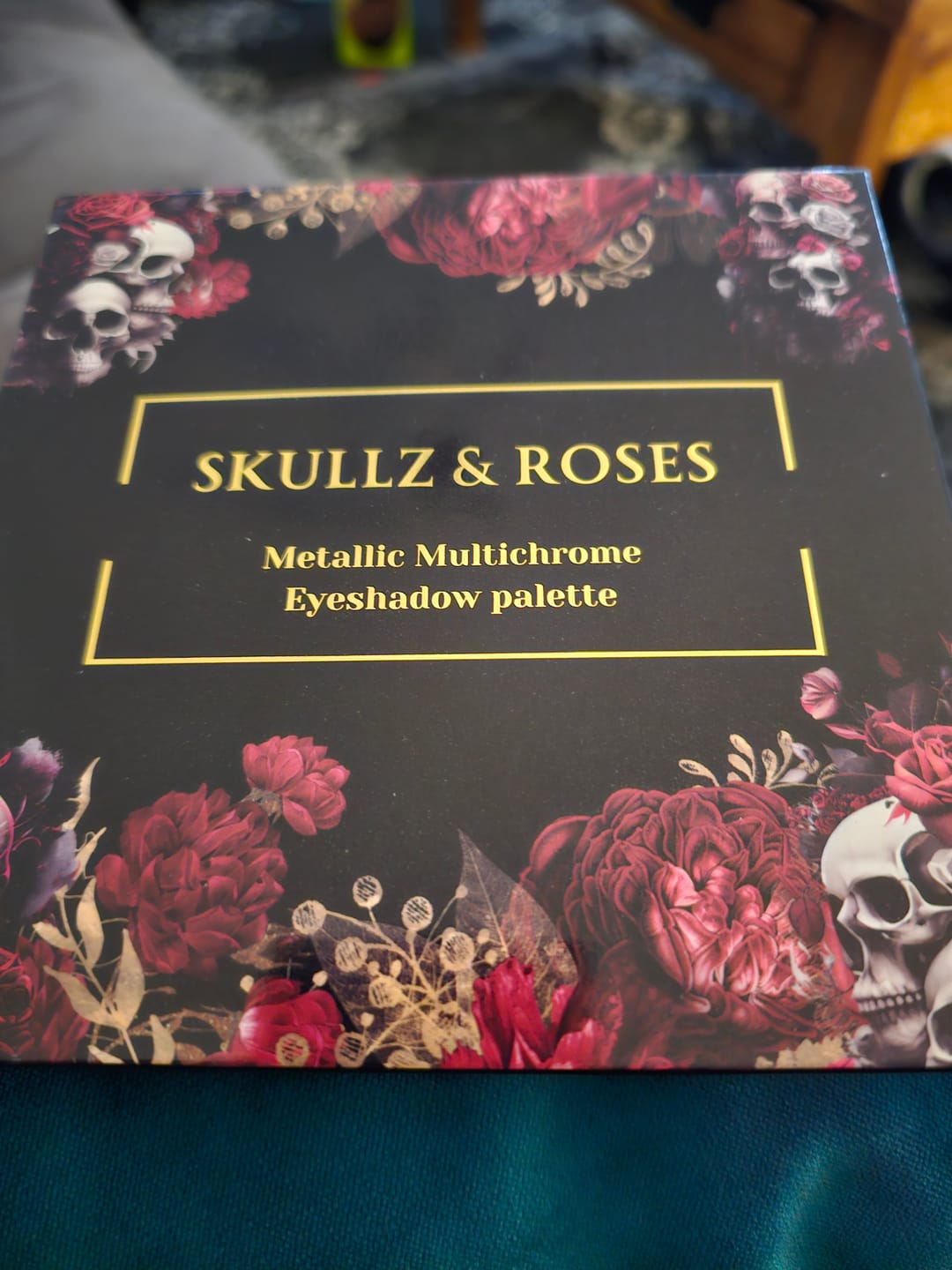 Customer photo review of Skullz & Roses Metallic Multichrome Eyeshadow Palette ( IN STOCK )