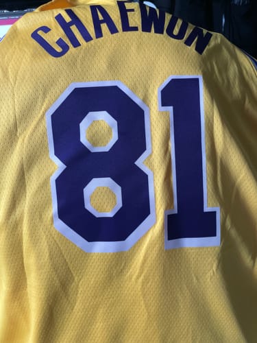 Customer photo review of Le Sserafim Basketball Jersey