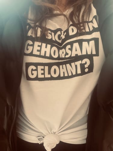 Customer photo review of PREMIUM SHIRT MÄDELS • HAT SICH DEIN GEHORSAM GELOHNT? - hell