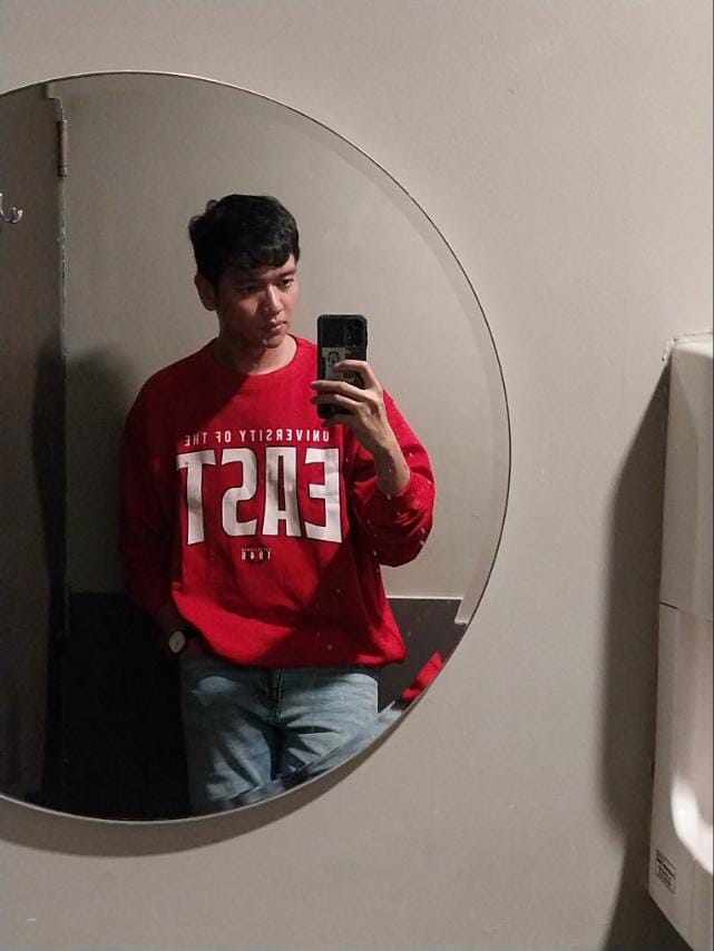 Customer photo review of UE Sweat Shirt