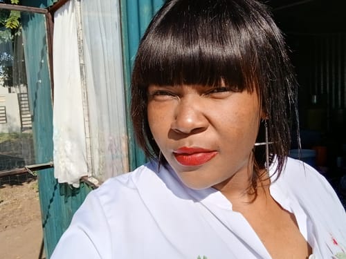 Customer photo review of NALEDI - Brazilian Fringe Bob