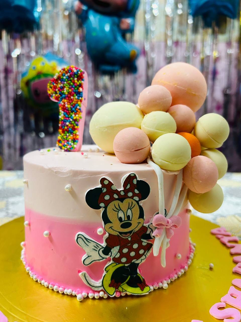 Customer photo review of Minnie Balloons Cake