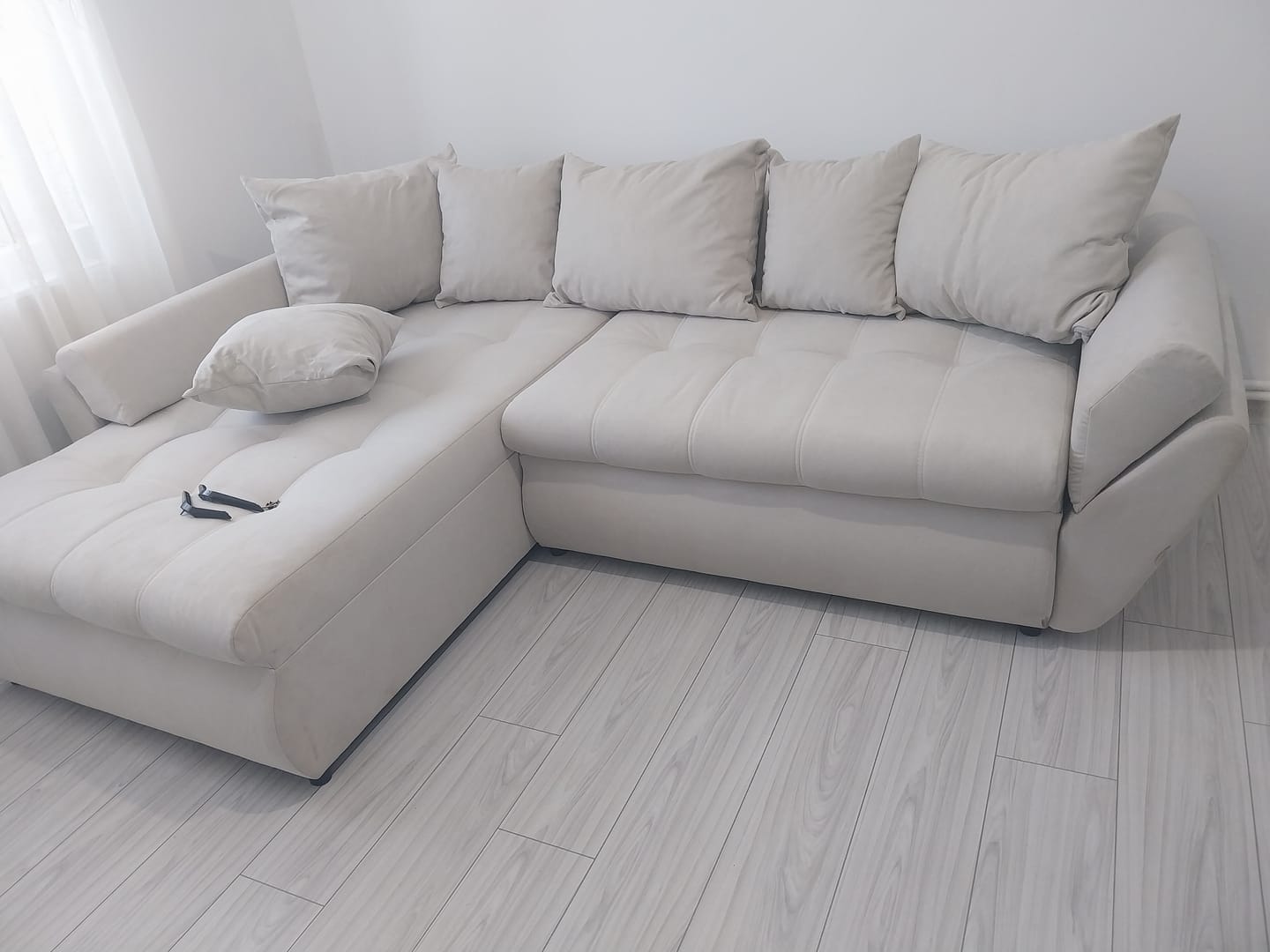 Customer photo review of Colțar extensibil cu ladă de depozitare si sezut confortabil din spuma HR, Loana Bej 270x185 cm