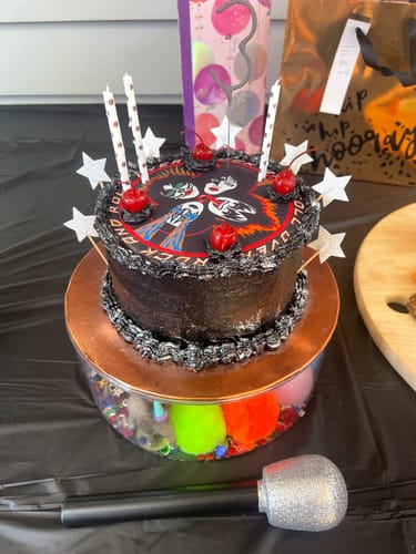 Customer photo review of 20 cm Pre-cut Circle Custom Edible Icing Image