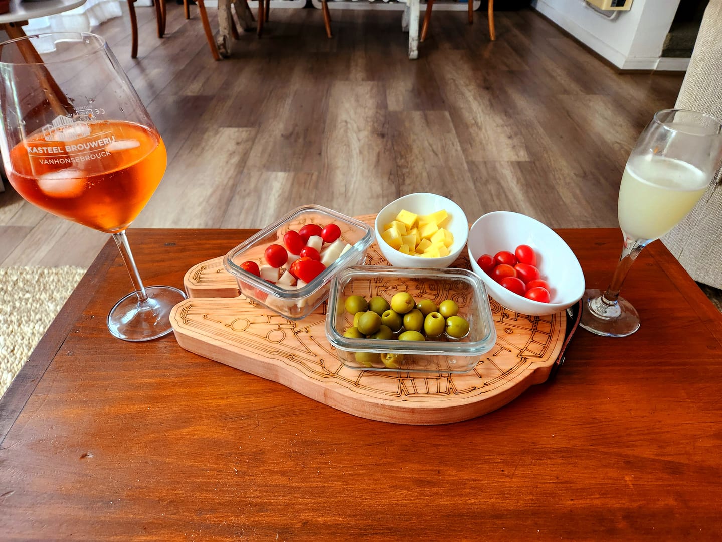 Customer photo review of Tabla de Asado y Picoteo Halcón M. (Madera Nativa y Cuero)