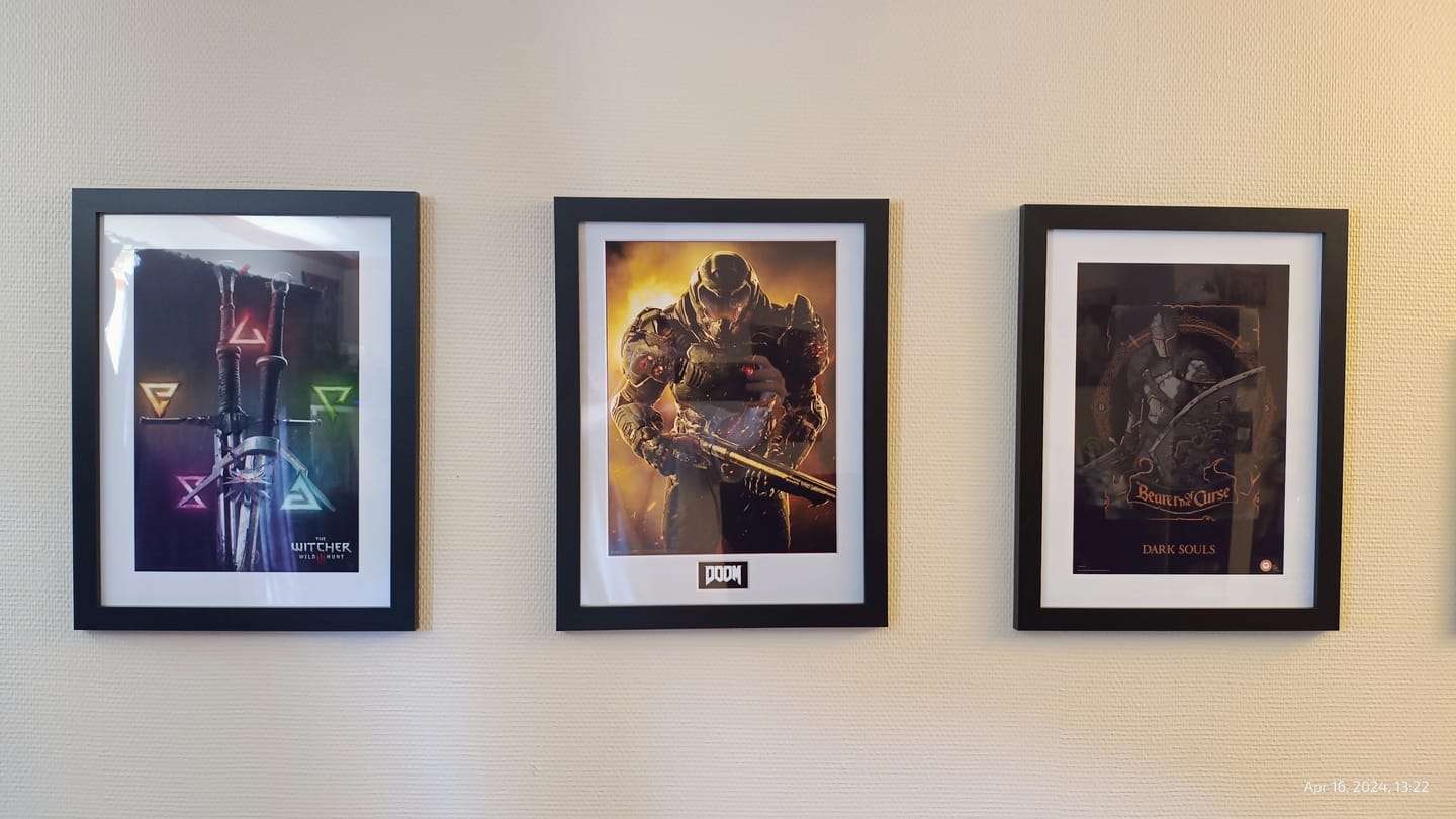 Customer photo review of The Witcher Innrammet Bilde 30 x 40 cm Signs & Swords