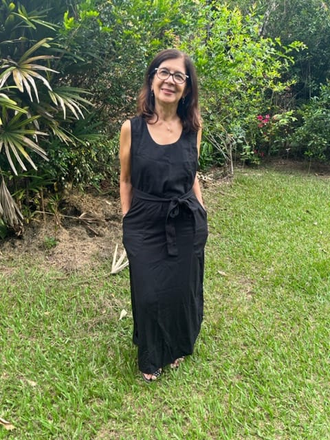 Customer photo review of Vestido Midi Linho Gabiroba Preto