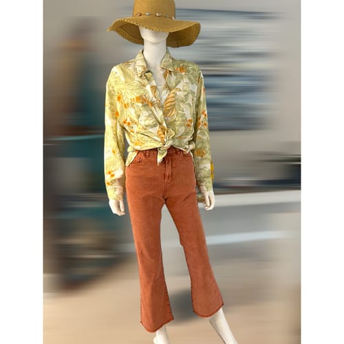 Customer photo review of WOMEN'S BUTTON CLOSURE WIDE LEG POCKETS WASHED DENIM PANTS