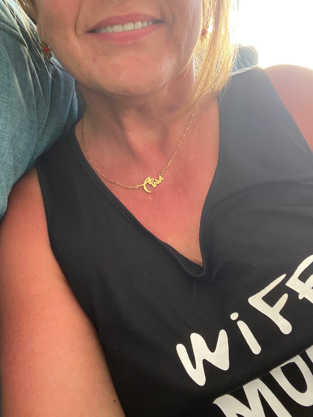 Customer photo review of Collier Personnalisable Lettres Disney