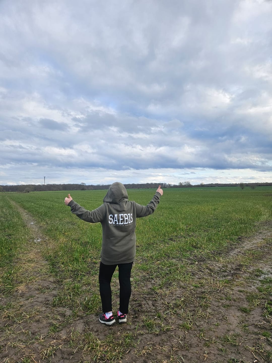 Customer photo review of Lifestyle Damen Oversized Zip Hoodie mit Reißverschluss olivfarben by SAEBIS®