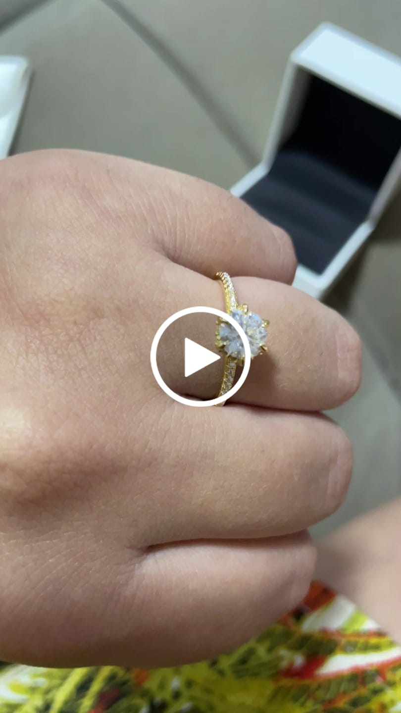 Customer video review of Anel Solitário Noivado