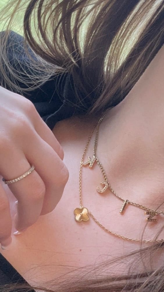 Customer photo review of Shine Clover Kette | 18K vergoldet