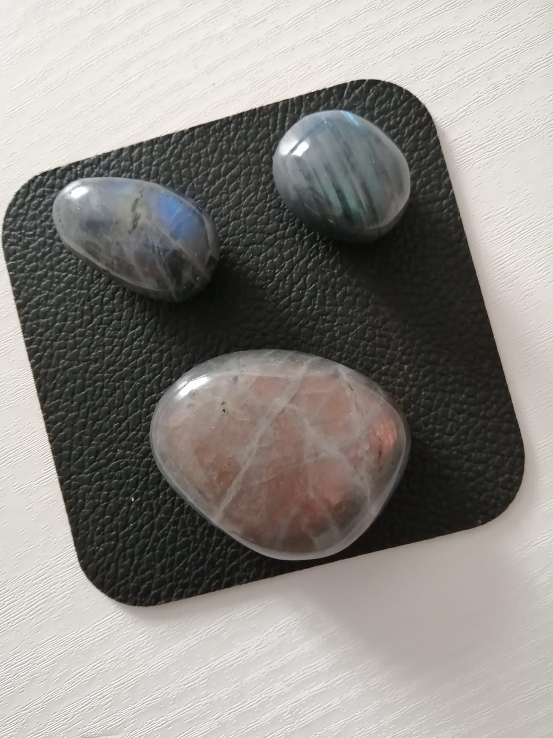 Customer photo review of Mini-galet de Labradorite Bleue AAA