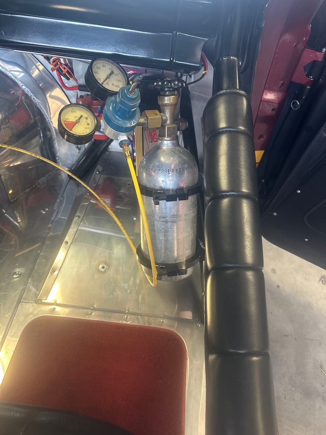 Customer photo review of Motion Raceworks Black Anodized 2.5lb CO2 Bottle Bracket (Bottle Not Included) 25-10007