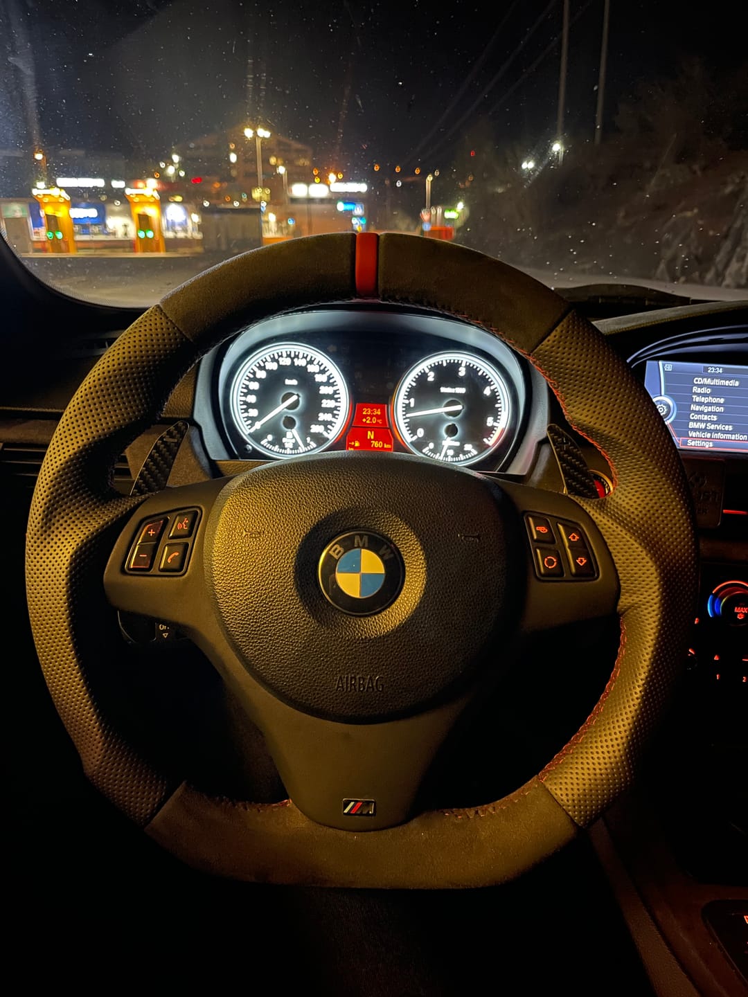 Customer photo review of BMW E8X/E9X Alcantara/Skinn Ratt, Rød Detaljer Magnetiske Paddles