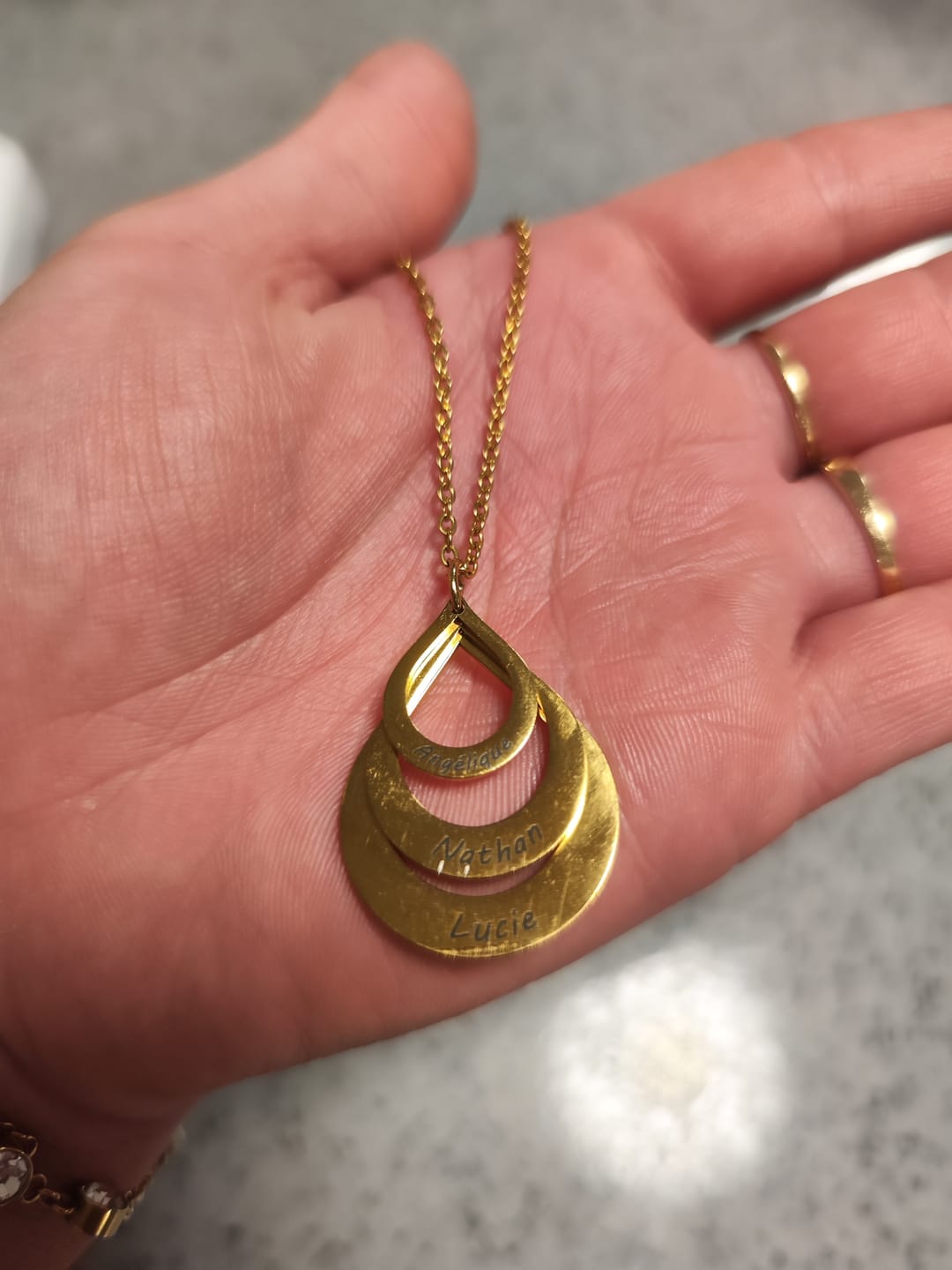 Customer photo review of Collier 3 gouttes d'eau à personnaliser