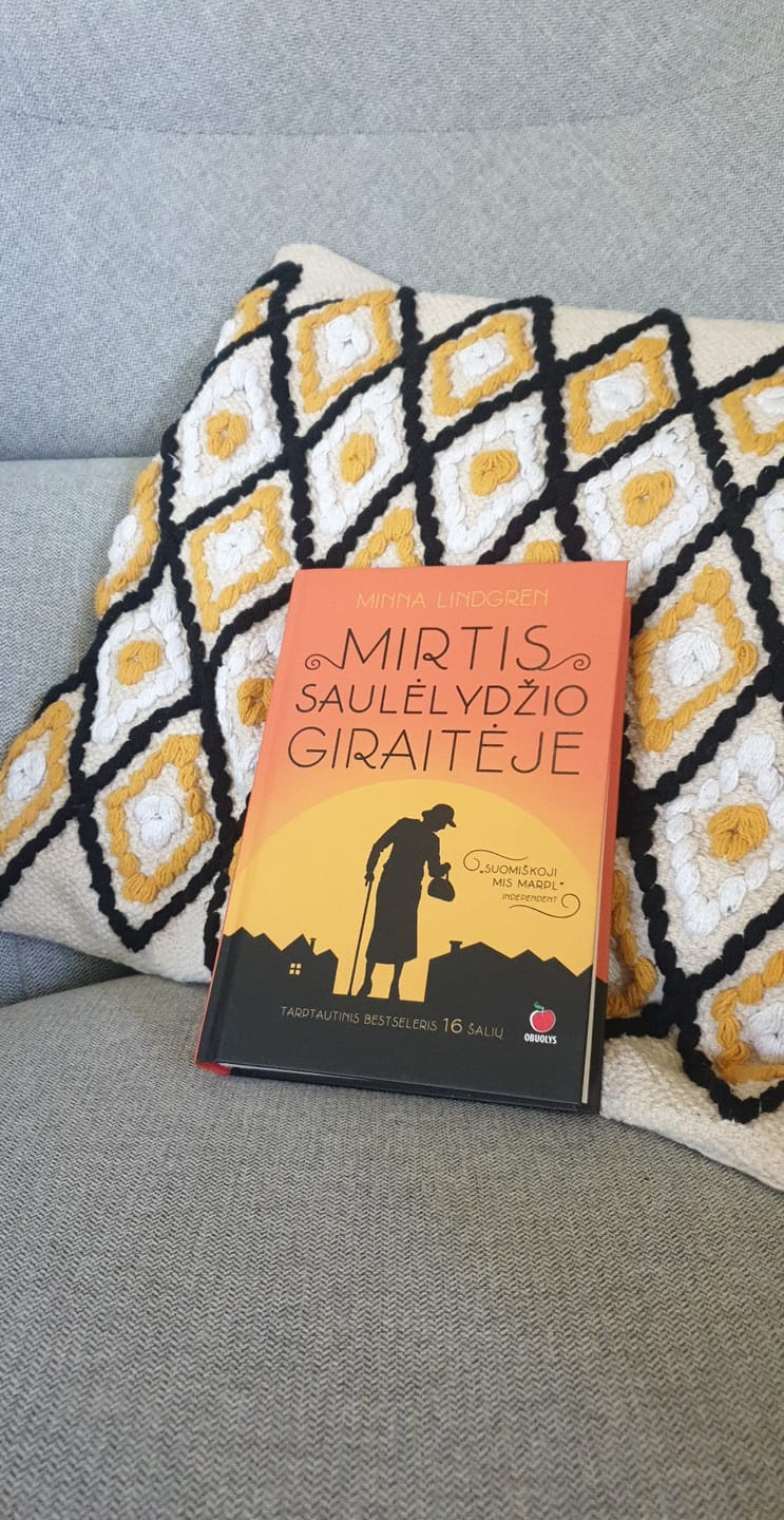 Customer photo review of Mirtis saulėlydžio giraitėje: suomiškoji mis Marpl – tobula atostogų knyga, netikėto humoro kupinas detektyvas
