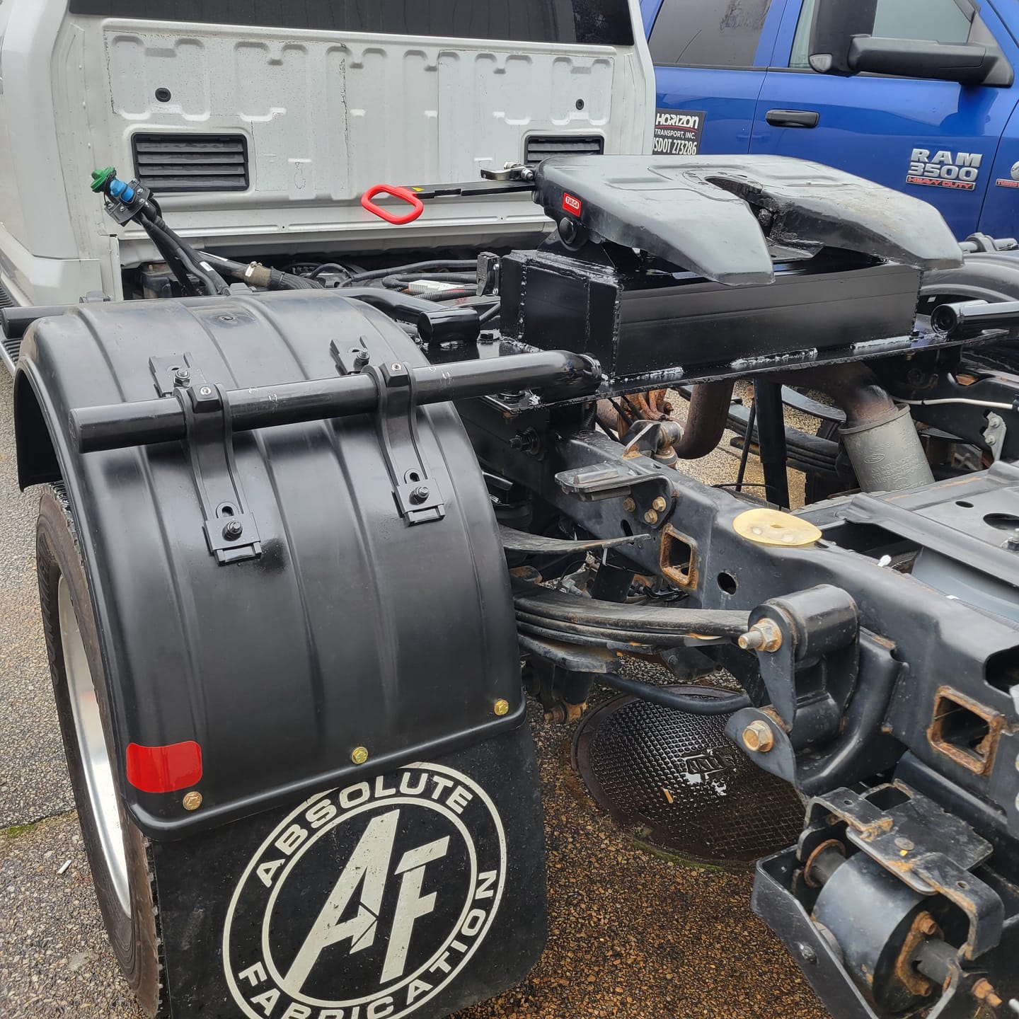Customer photo review of T10 Fifth Wheel Hitch Plate for Hotshot Flatbed Chassis Pickup Trucks Trailers RVs Toy Car Haulers