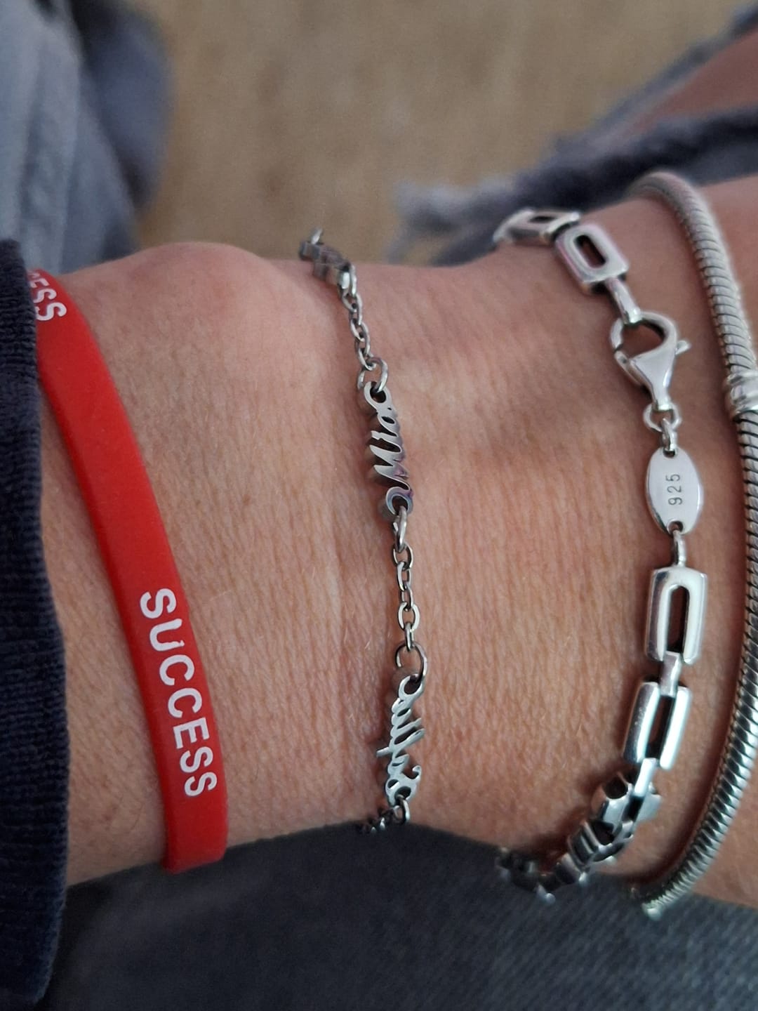 Customer photo review of Personalisierbares Armband mit 3 Namen