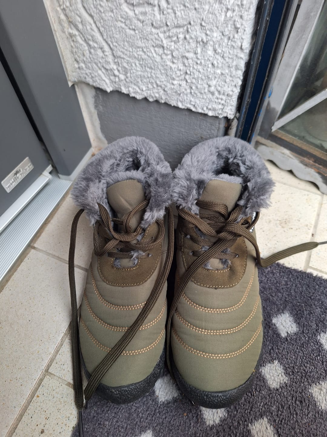 Customer photo review of Winter Pro - Waterproof Barefoot Shoes