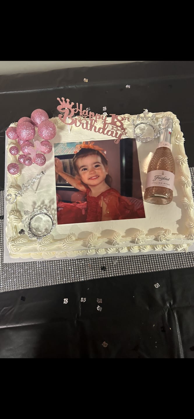 Customer photo review of 19 cm x 19 cm Square Pre-cut Custom Edible Icing Image