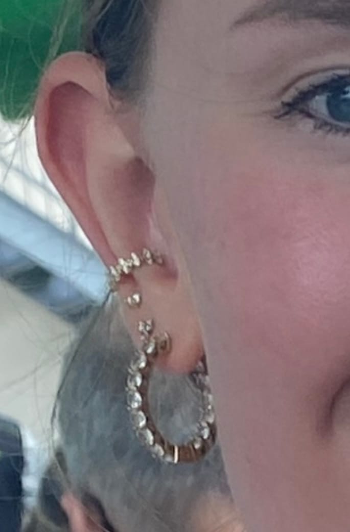 Customer photo review of Brili Ear Cuff | 18K vergoldet