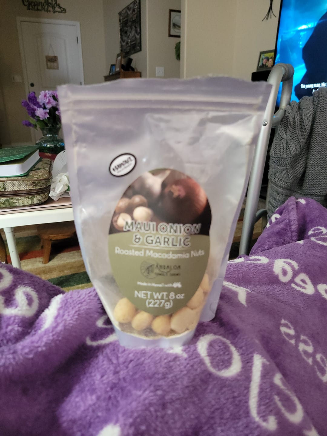 Customer photo review of Maui Onion & Garlic Macadamia Nuts
