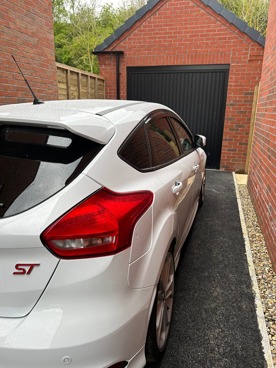 Customer photo review of Auto Clover Wind Deflectors Set for Ford Focus MK3 2011 – 2018 5 Door (4 pieces)