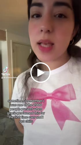 Customer video review of 'Put a Bow On It' baby tee