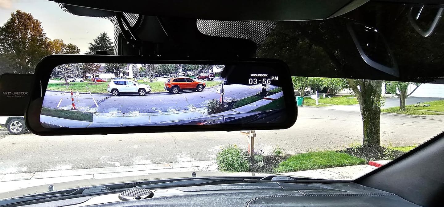 Customer photo review of WOLFBOX G930  Rear View Mirror Camera
