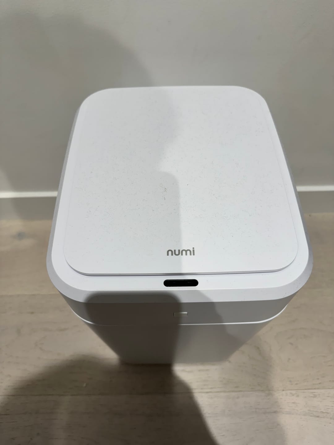 Customer photo review of Numi B1 Self-Sealing Self-Changing Smart Bin