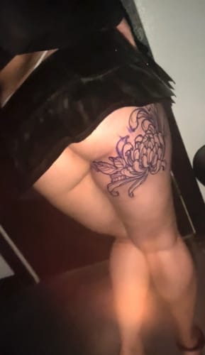 Customer photo review of BITCHY SKIRT (BLACK LEATHER)