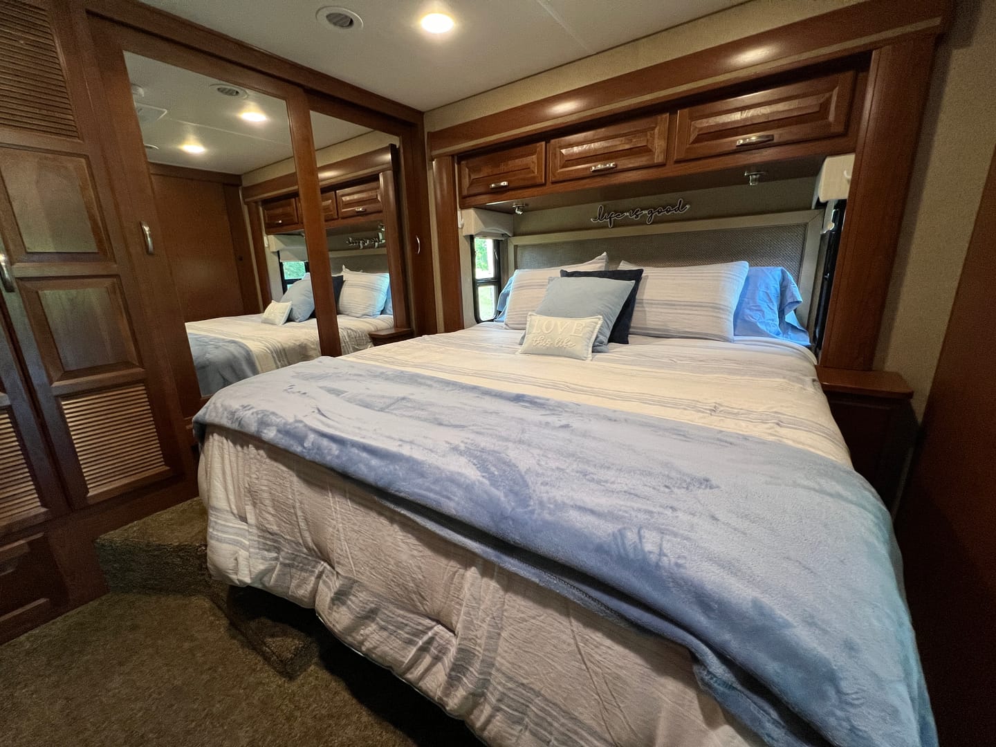 Customer photo review of 11" RV Size Hybrid Mattress