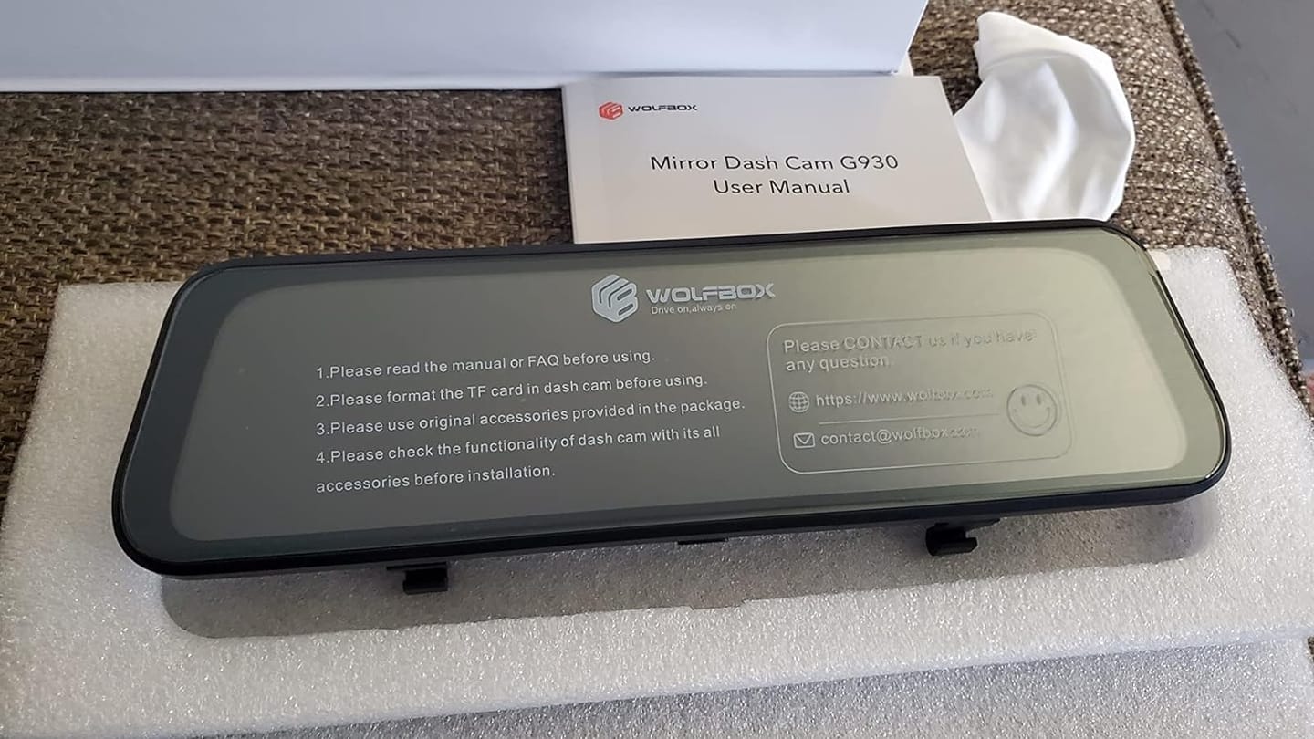 Customer photo review of WOLFBOX G930  Rear View Mirror Camera