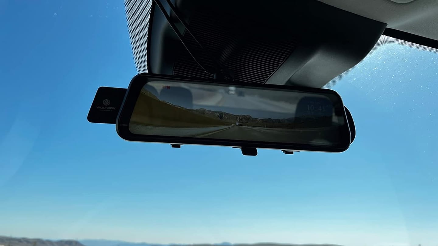 Customer photo review of WOLFBOX G930  Rear View Mirror Camera