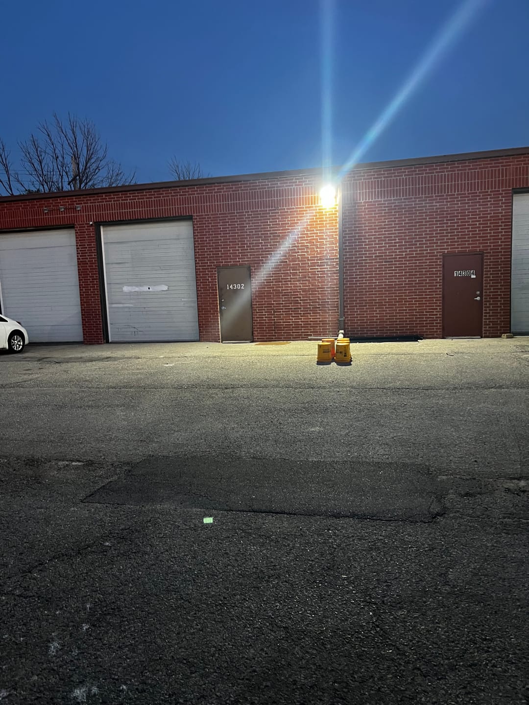 Customer photo review of 100W LED Wall Pack with Dusk to Dawn Photocell, 5700K, 14900LM, AC120-277V, Waterproof, UL & DLC Listed