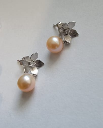 Customer photo review of Akoya Oyster - Round Pearls