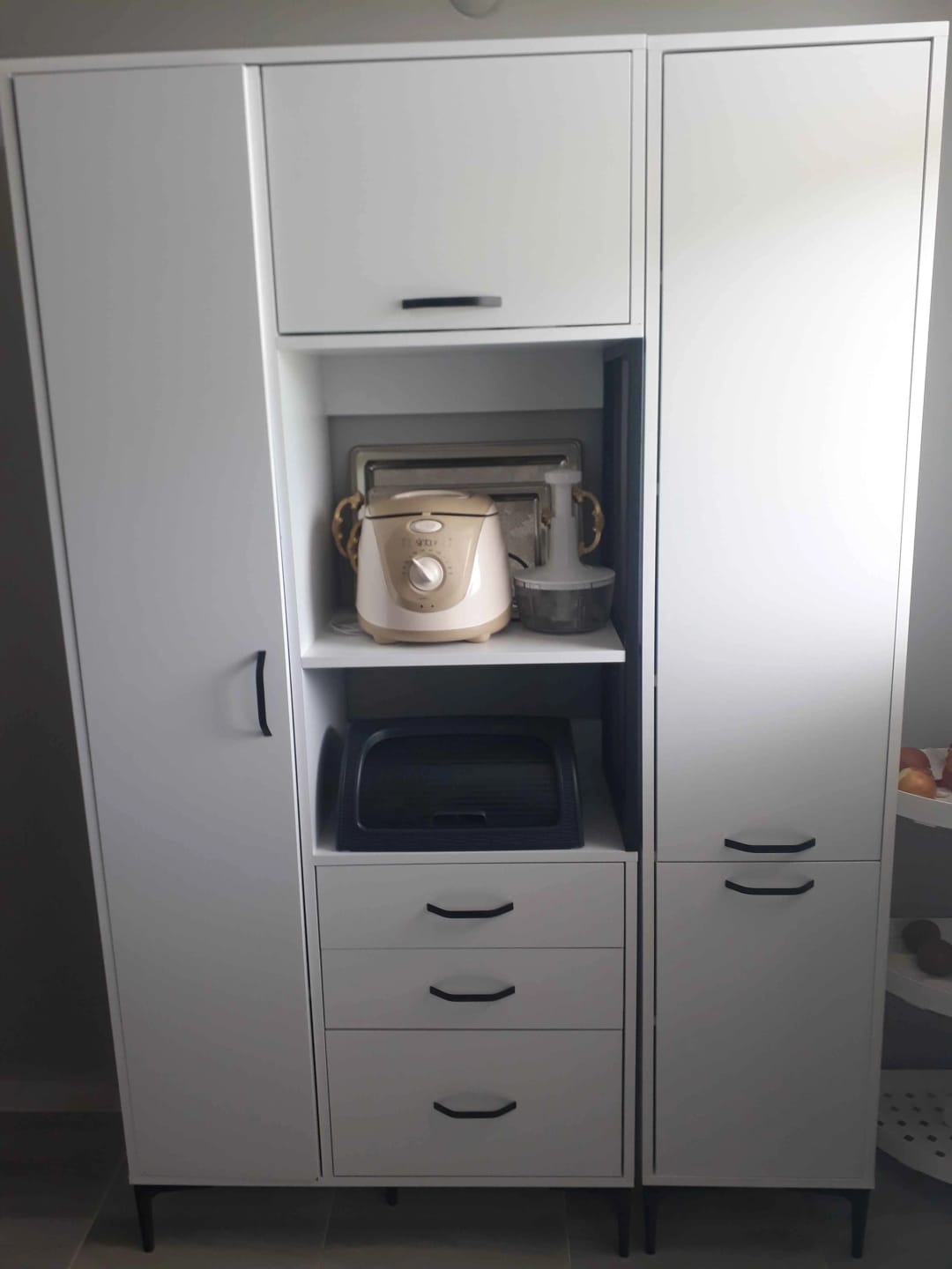 Customer photo review of Rani JE118 Çok Amaçlı Dolap 4 Kapaklı 3 Çekmeceli Kiler Mutfak Dolabı Beyaz
