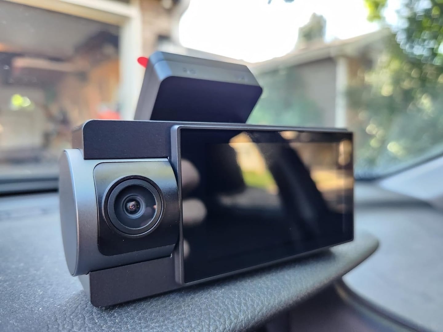Customer photo review of WOLFBOX i17 4K+2.5K 5G WiFi Super IR Night Vision Dash Cam