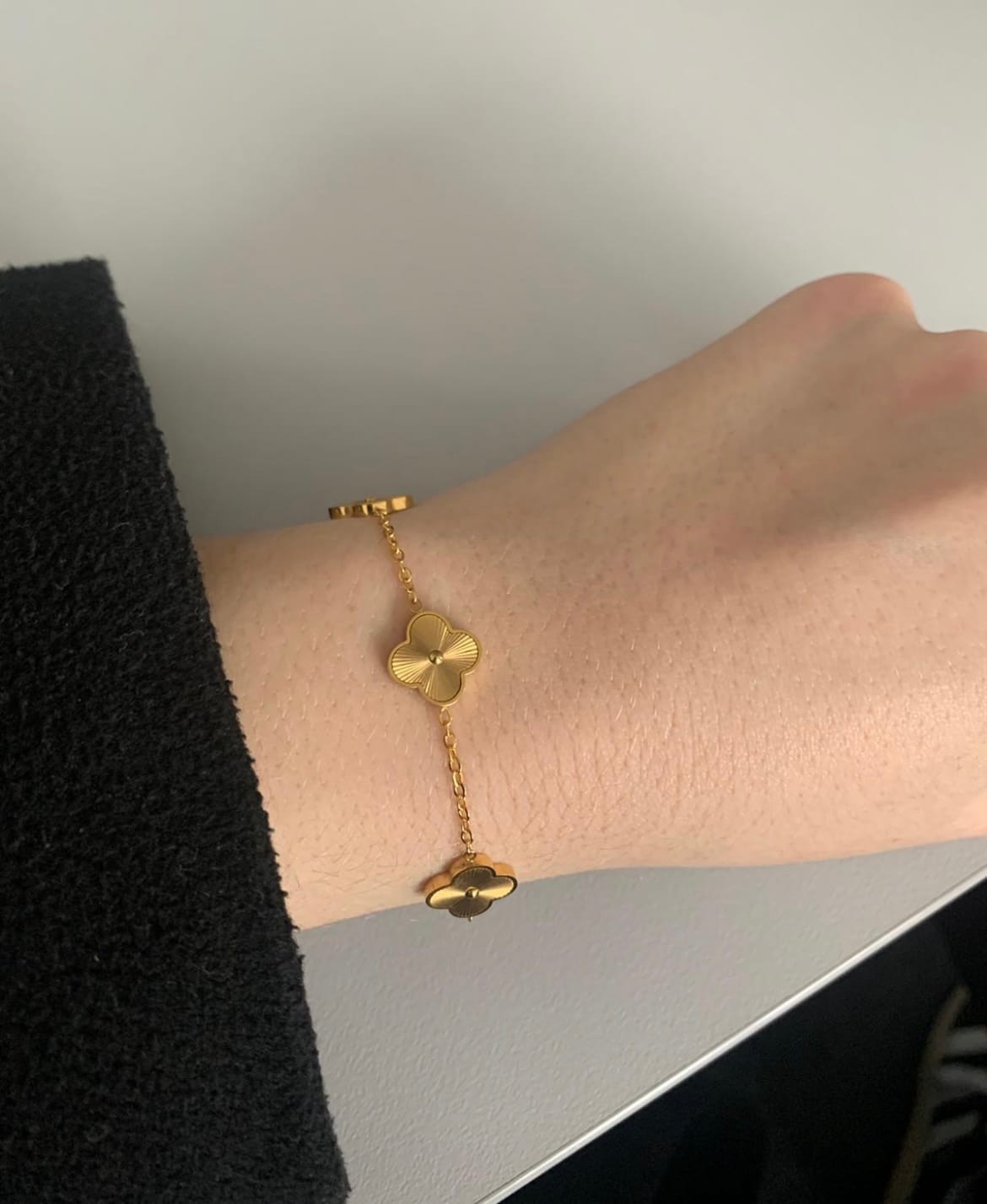 Customer photo review of Shine Clover Armband | 18K vergoldet