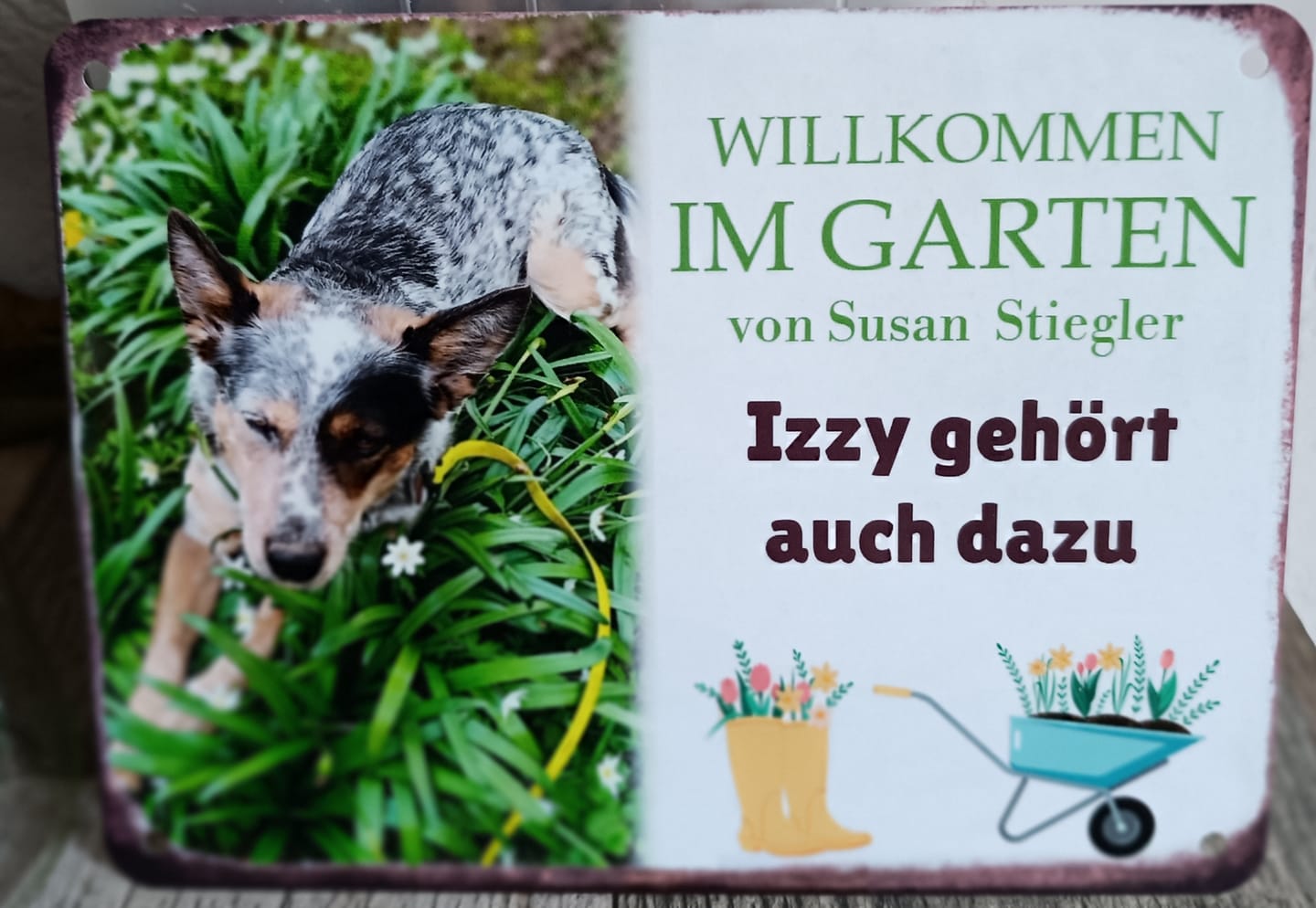Customer photo review of Hunde Garten-Schild personalisiert mit Foto & Text (UV- und wetterfest) - Angebot beim Kauf eines 2. Schildes