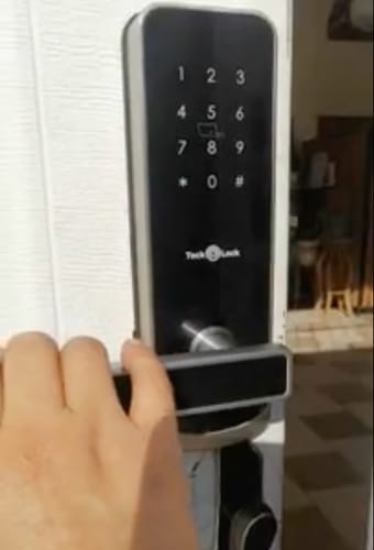 Customer photo review of Cerradura Inteligente TLX01-TL